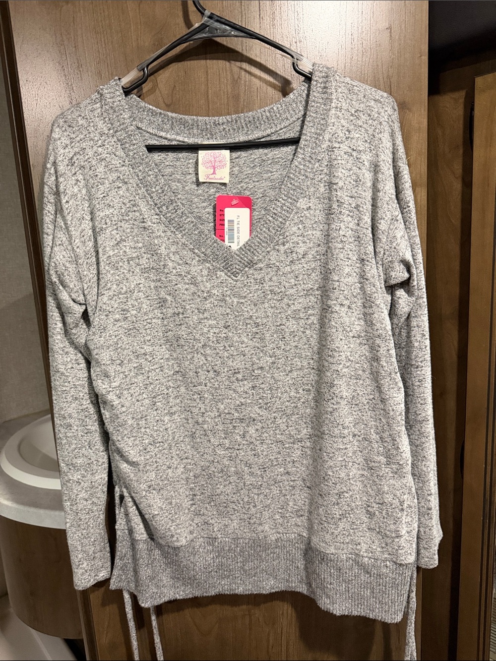BNWT Freeloader Gray V-Neck Knit Top Size Medium Retail 58.00